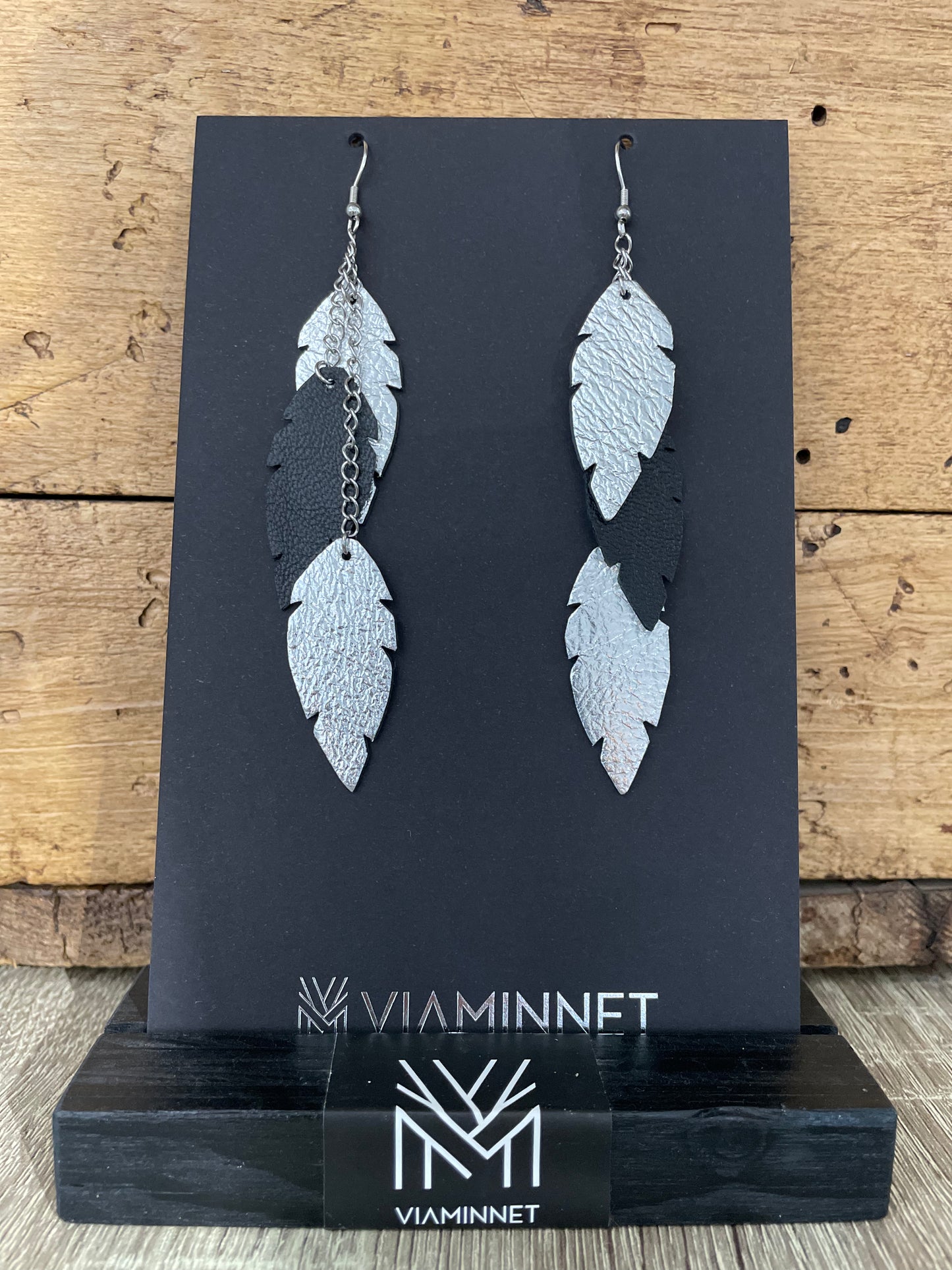 Viaminnet - korvakorut - hopea/musta